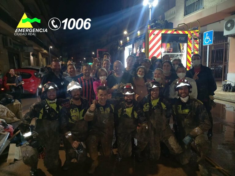 Los bomberos de Ciudad Real reciben el agradecimiento de los vecinos de Algemesí