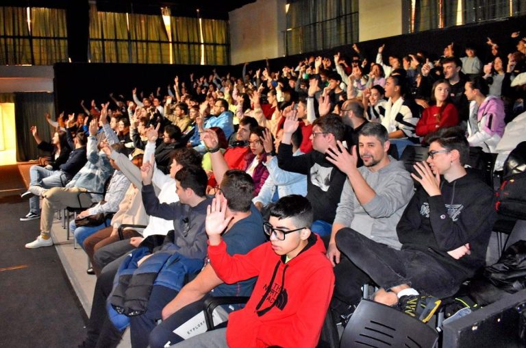 Estudiantes de Puertollano se adentran en el mes de la ciencia en los enigmas del cerebro, los retos de la movilidad y la información digital