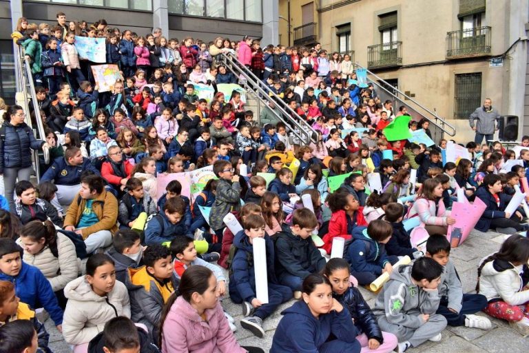 Los escolares descubren Puertollano con un concurso de cartelería en el día internacional de las ciudades educadoras