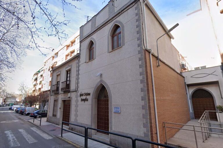 La iglesia Cristiana Evangélica de Puertollano celebra cien años en la calle Ancha con puertas abiertas y «aperitivo multicultural»