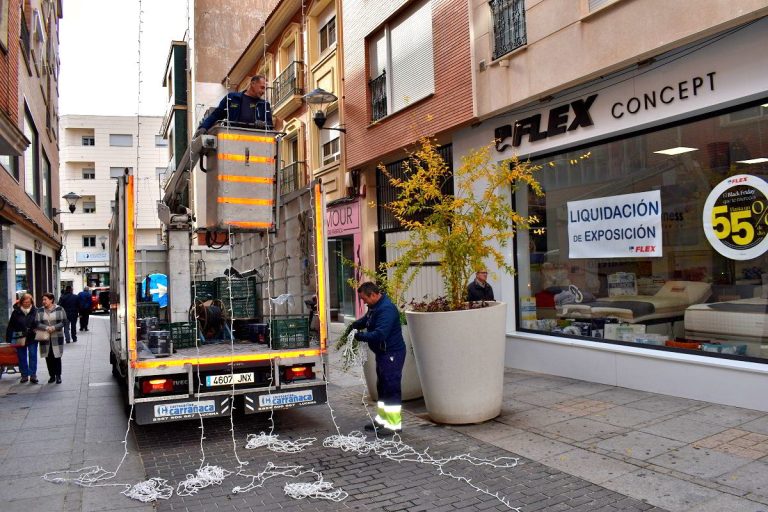 Arcos con figuras 3D y mantos luminosos se incorporan al alumbrado navideño de Puertollano, que se encenderá el 5 de diciembre