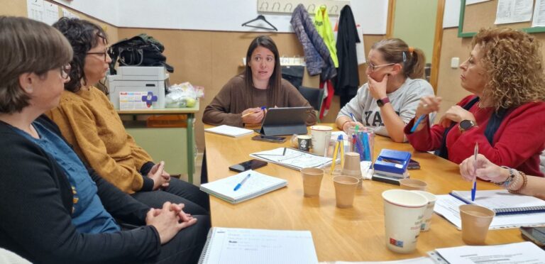 El Gobierno regional mantiene una reunión con las trabajadoras sociales de Letur para coordinar las necesidades y ayudas ciudadanas
