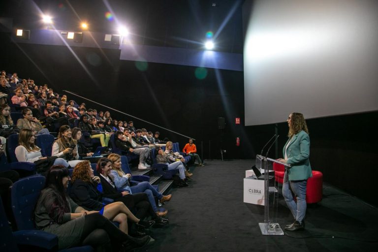 Estefanía de la Chica Serrano y Raquel Gómez Troyano recogen los Premios Mujeres en el Cine ‘Alice Guy’ del Gobierno de Castilla-La Mancha