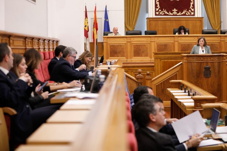El Pleno de las Cortes regionales aprueba cinco resoluciones sobre violencia de género, financiación autonómica y servicio de hemodiálisis en Hellín