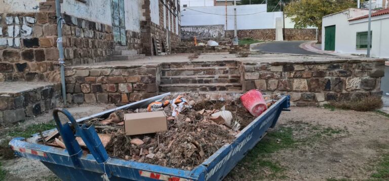 Puertollano: Comienza la restauración exterior del bello teatro de «El poblado»