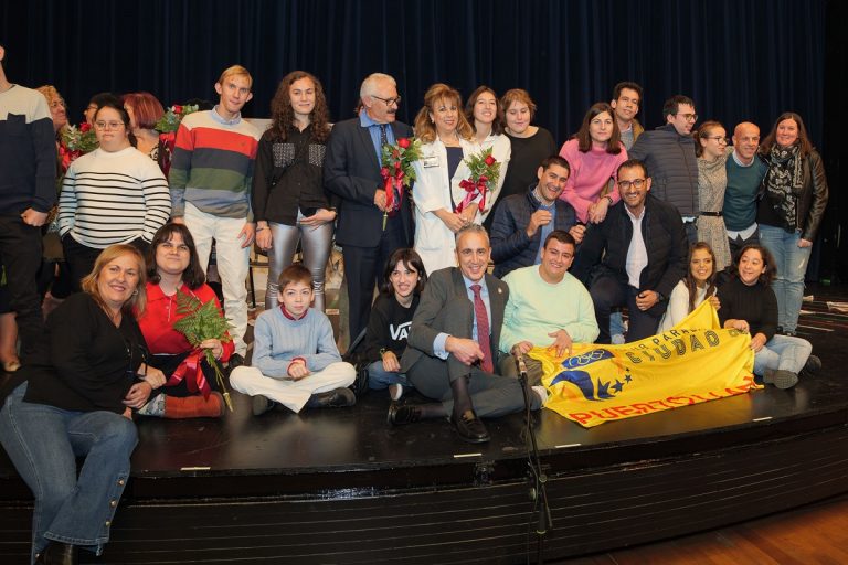 El grupo de teatro “Torre de Damas” puso en escena «Toc Toc» a beneficio del Club Paralímpico Puertollano