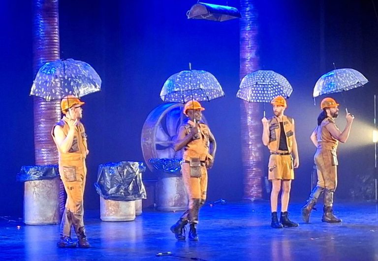 Más de 700 personas vibraron anoche con el espectáculo Trash gracias al Ayuntamiento de Puertollano y Ecoembes en el Auditorio Municipal