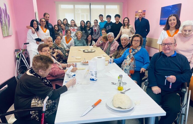 Alumnos de 4º de ESO conectan generaciones con el proyecto “El Pan, Nexo de Cultura y Unión” en el Centro de Mayores de Puertollano I