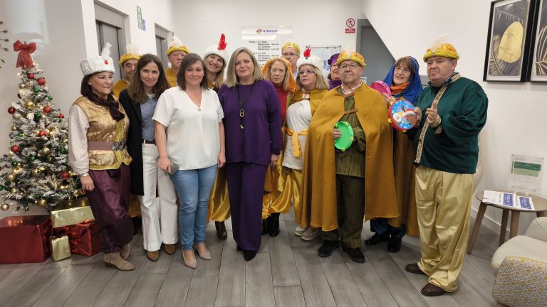 Ayuntamiento de Ciudad Real y Federación de Peñas vuelven a llevar la Navidad a las residencias