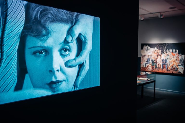 La exposición inédita “Max Ernst: Surrealismo, Arte y Cine” revela por primera vez la fascinante conexión entre la obra del maestro surrealista y el Séptimo Arte