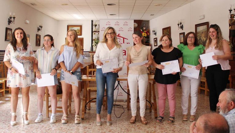 AMFAR forma a 70 mujeres rurales en competencias digitales y profesionales