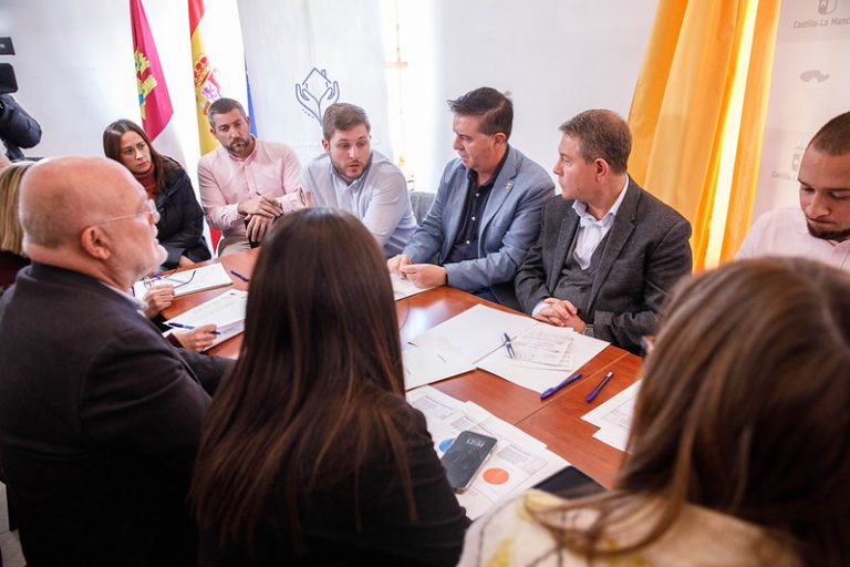 El Gobierno regional acuerda con el Estado que arquitectos de su competencia valoren daños en las viviendas que provocó la DANA en Letur