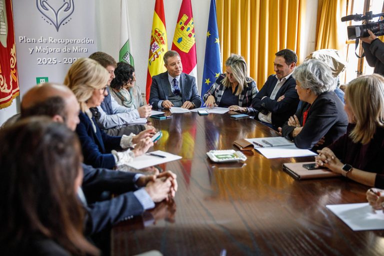 El Gobierno regional aprueba un nuevo proyecto prioritario en Mira y acuerda una nueva valoración de daños en las viviendas tras el paso de la DANA