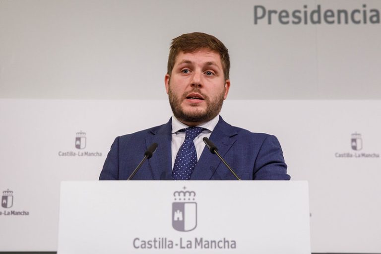 El Gobierno regional autoriza las obras de emergencia de los puentes de Landete y Embid y la renovación del convenio con Madrid para el abono transporte