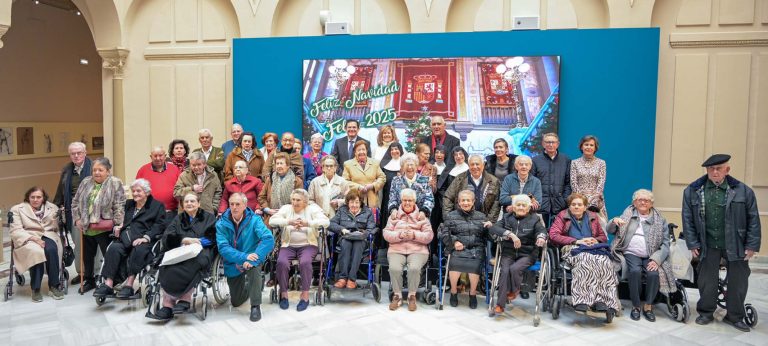Valverde destaca la importancia de la experiencia de las personas mayores “para hacer mejor las cosas en el presente y en el futuro” durante la entrega de premios “Recuerdos Vivos”