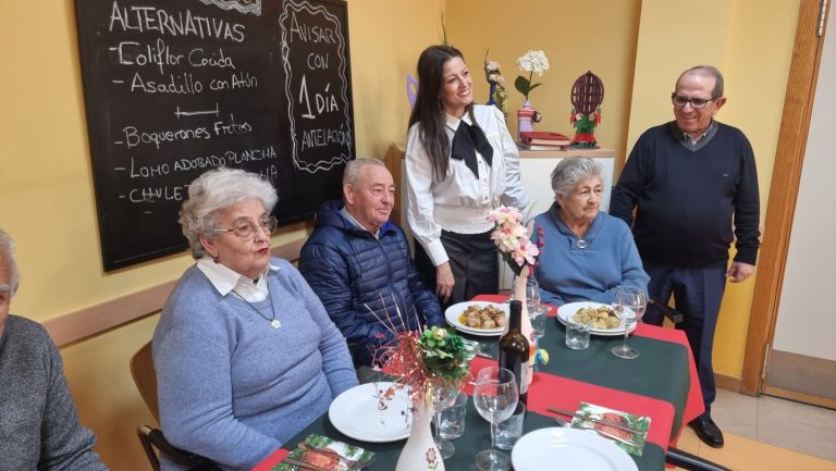 El comedor social para mayores en Valdepeñas que evita la soledad