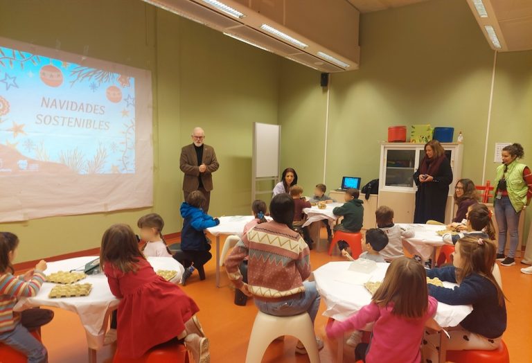 El Gobierno regional programa varios talleres para sensibilizar a los más pequeños de Ciudad Real sobre hábitos de consumo sostenible en Navidad