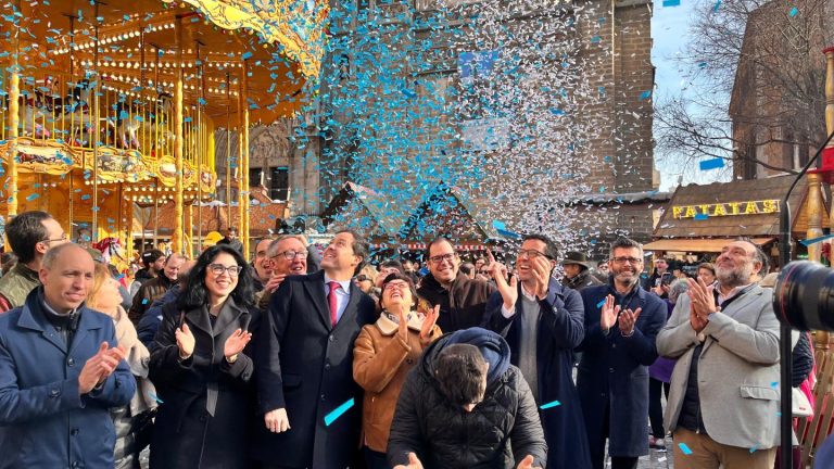 El Gobierno regional conmemora el Día Internacional de las Personas con Discapacidad junto con APANAS y su “árbol de los deseos”