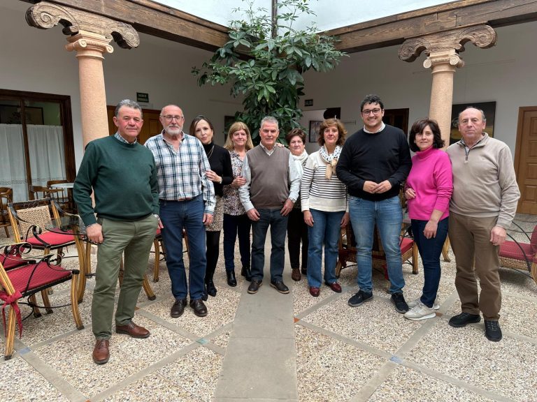 El Gobierno regional comparte con el nuevo Consejo de Mayores de Villanueva de los Infantes el objetivo de promover el envejecimiento activo