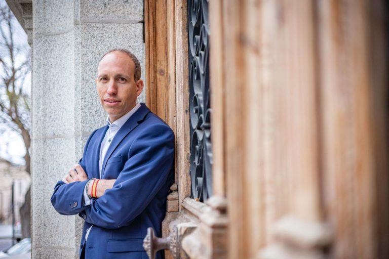 Arias (Vox) desvincula a Marín y a su partido de la polémica de Vito Quiles en Toledo: «Vox no tiene nada que ver»