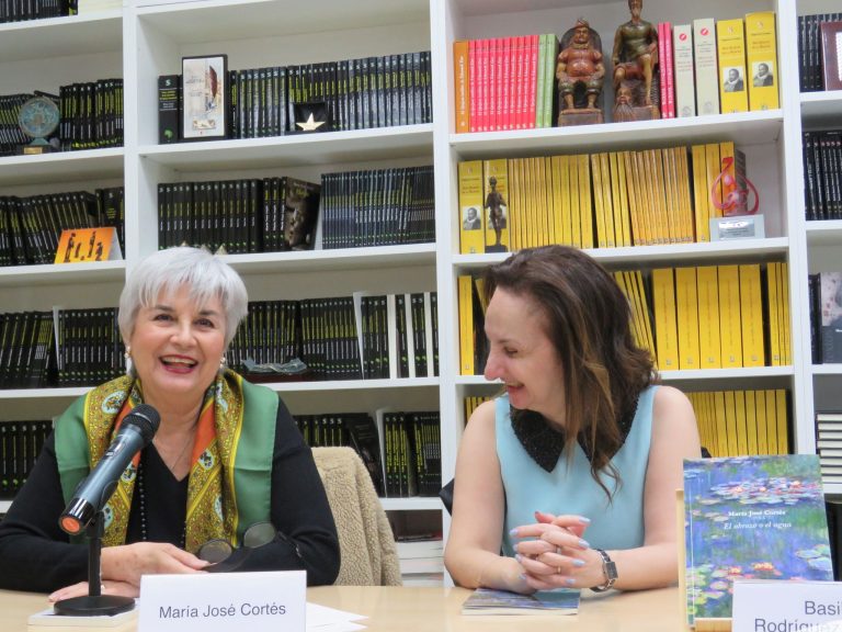 En la sede de Sial Pigmalión, en calle Huesca 7 de Madrid: Presentación del libro El abrazo o el agua de María José Cortés