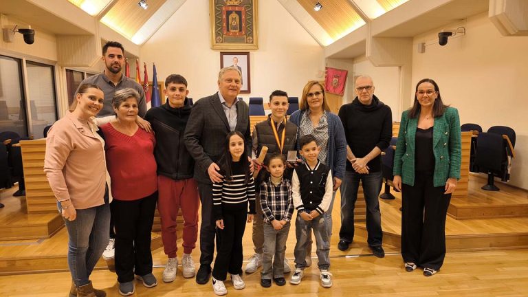 El alcalde de Ciudad Real recibe al karateca Óscar Heredia tras su plata en el último nacional