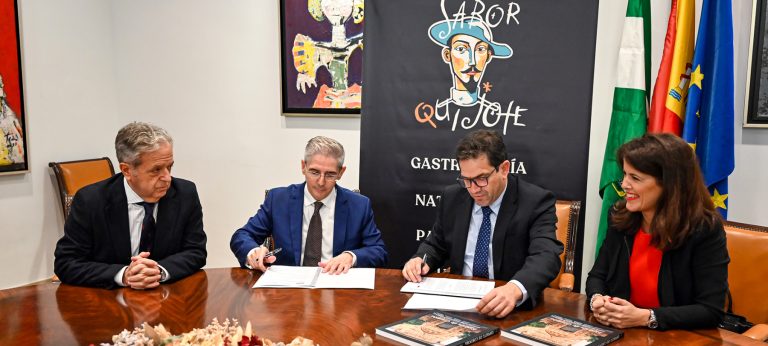 Valverde firma un acuerdo que permite a la Diputación de Ciudad Real y a los ayuntamientos de la provincia utilizar en condiciones ventajosas el Palacio de Congresos de Córdoba