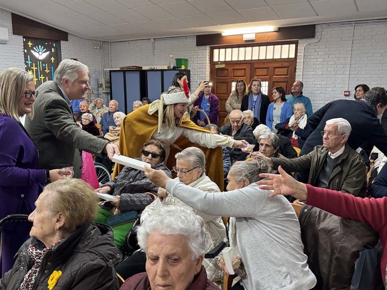 El Ayuntamiento de Ciudad Real lleva la alegría de la Navidad a la Ciudad de Matrimonios Ancianos
