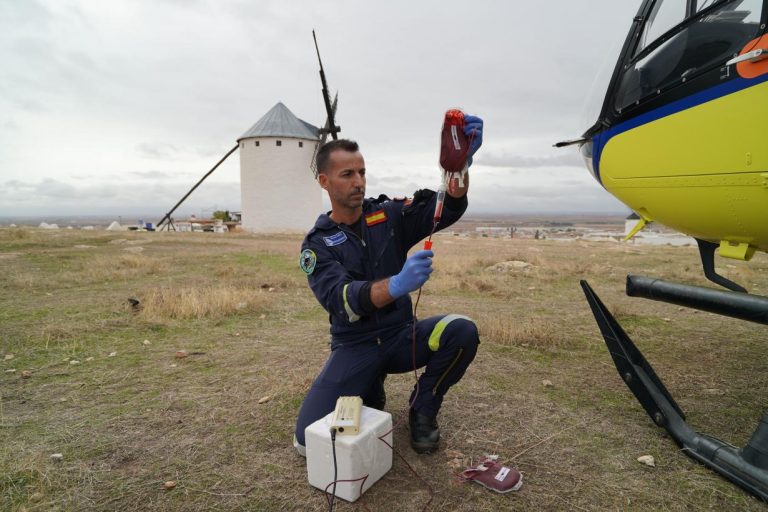 Castilla-La Mancha supera las 100 transfusiones sanguíneas en helicóptero sanitario, marcando un hito en la atención de emergencias en España