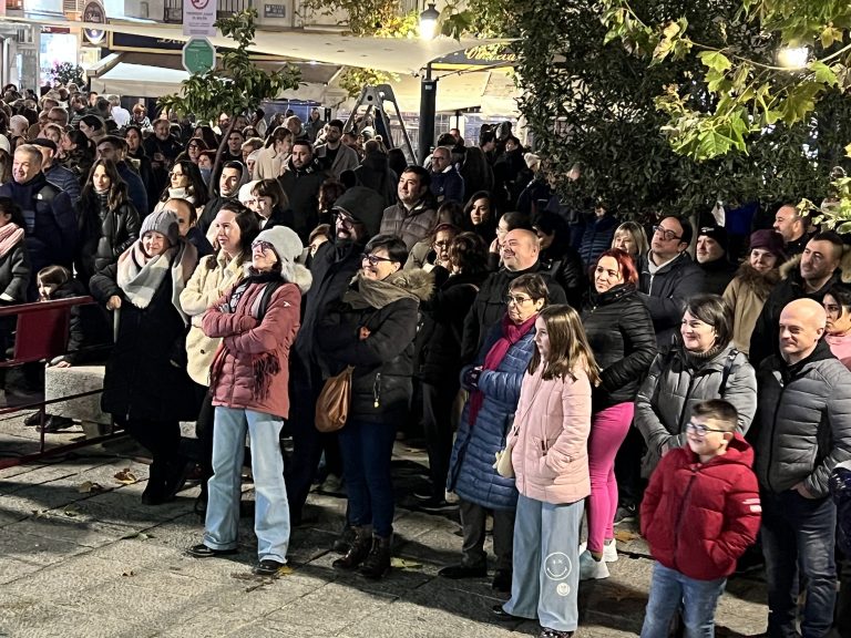Puertollano adelanta las uvas con humor y música