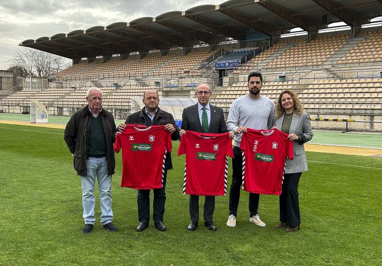La Fundación Globalcaja renueva su apoyo a la Escuela Federada de Ciudad Real que promueve el deporte entre más de 800 escolares