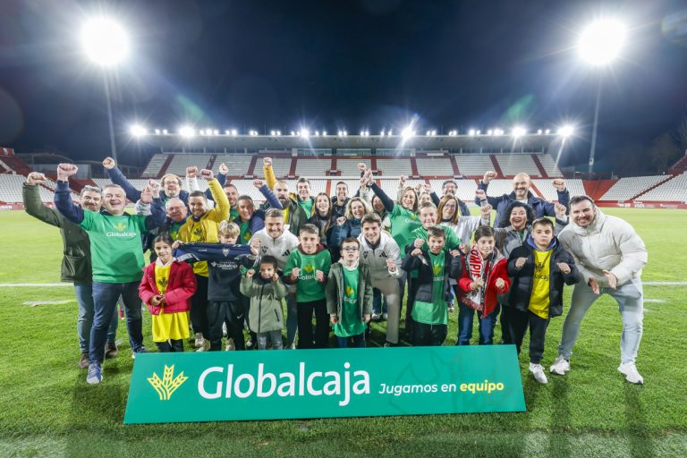 Globalcaja brinda una experiencia exclusiva a un grupo de clientes con jugadores del Alba