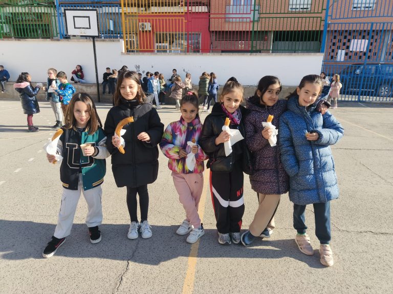 Puertollano: La chocolatada solidaria del colegio Ramón y Cajal recauda 711 euros para un cole de Massanassa afectado por la DANA
