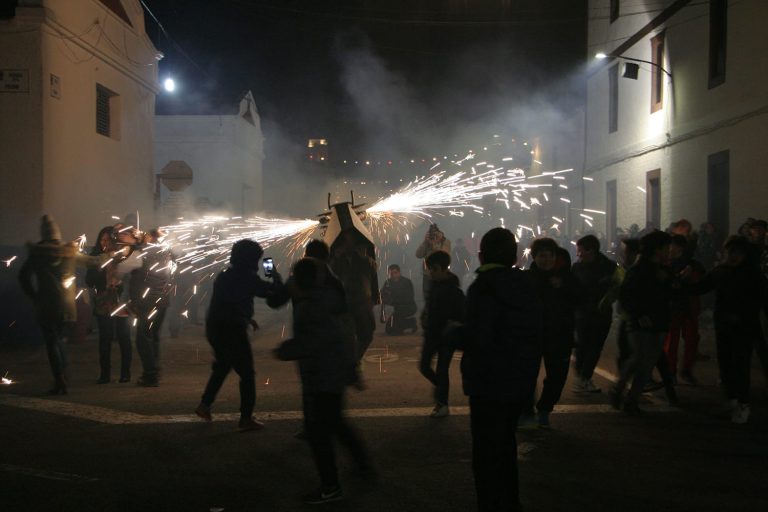 Almodóvar del Campo: Hermandad de Jesús Rescatado, vecinos de San Juan Bautista de la Concepción y la plantilla del CF Almodóvar encenderán los toros de San Sebastián