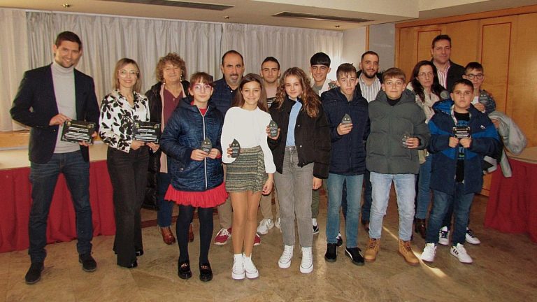 La federación regional de judo homenajea al Centro de la Mujer de Manzanares