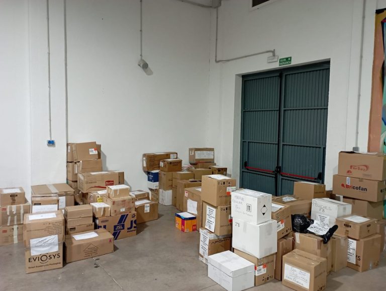 Los primeros juguetes, libros y material escolar recogidos por la comunidad educativa de Almagro ya están de camino a Valencia