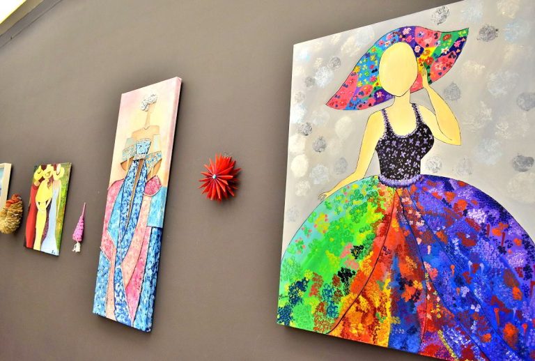 Alumnas de los talleres de pintura y manualidades de la barriada Santa Ana exponen en el Museo García Rodero