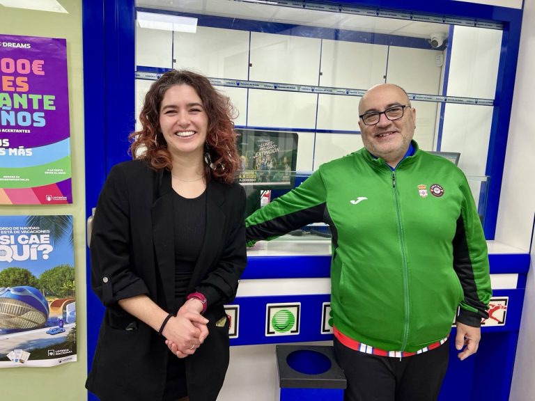 La administración de calle Fuente de Puertollano reparte 60.000 euros del quinto premio de la Lotería Nacional: «Por fin me he estrenado mamá»