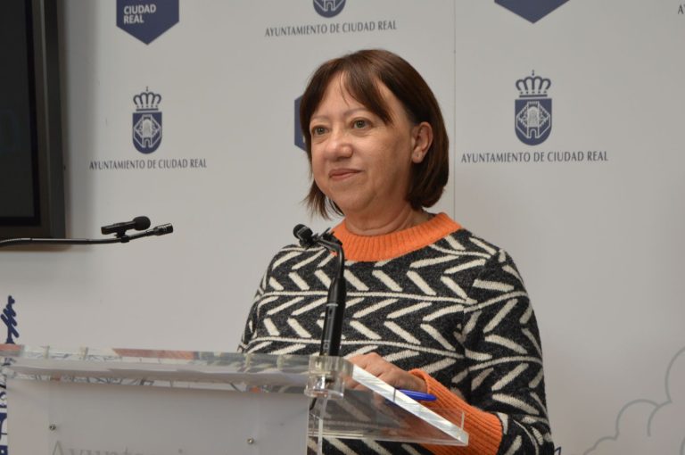 Hinojosa critica la falta de modelo de las políticas municipales de mayores y dejen de lado a las personas con menos recursos