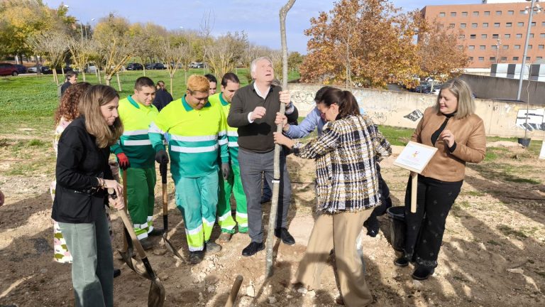 Ciudad Real planta un árbol por cada una de sus entidades en el Día Mundial de la Discapacidad