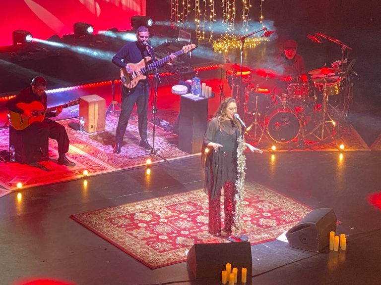 Niña Pastori cautiva con su arte e impregna de Navidad el Auditorio de Puertollano