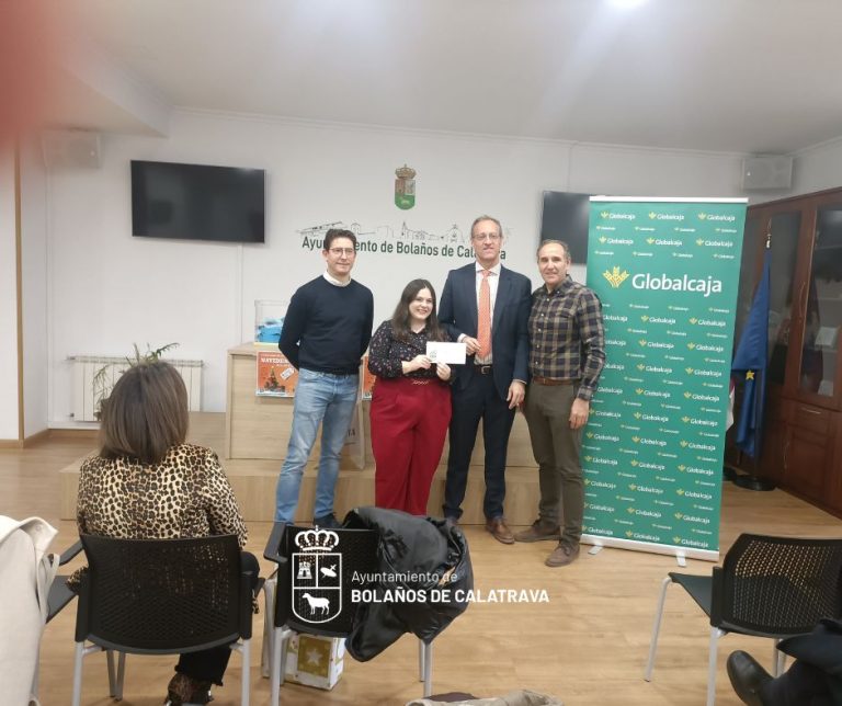 Entrega de premios y sorteo de regalos del X Concurso de Escaparates Navideños en el Ayuntamiento de Bolaños de Calatrava