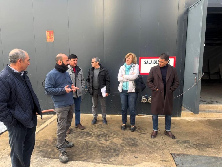 El Gobierno de Castilla-La Mancha informa a la empresa ‘Movimancha’ de Pedro Muñoz de las distintas líneas de ayudas al sector vitivinícola  