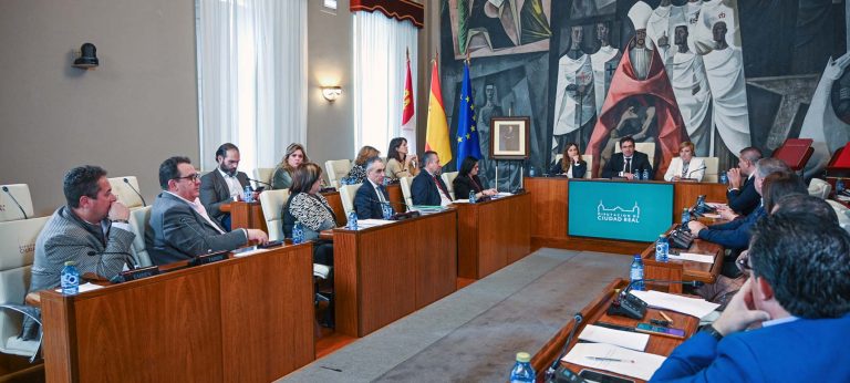 El Pleno de la Diputación apoya la reintroducción de la caza controlada como herramienta de gestión sostenible en Cabañeros