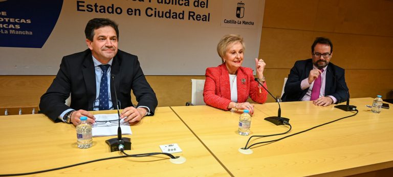 El presidente de la Diputación destaca la trayectoria de Carmen Quintanilla como pionera en la lucha por la igualdad, la defensa de las mujeres rurales y de la democracia