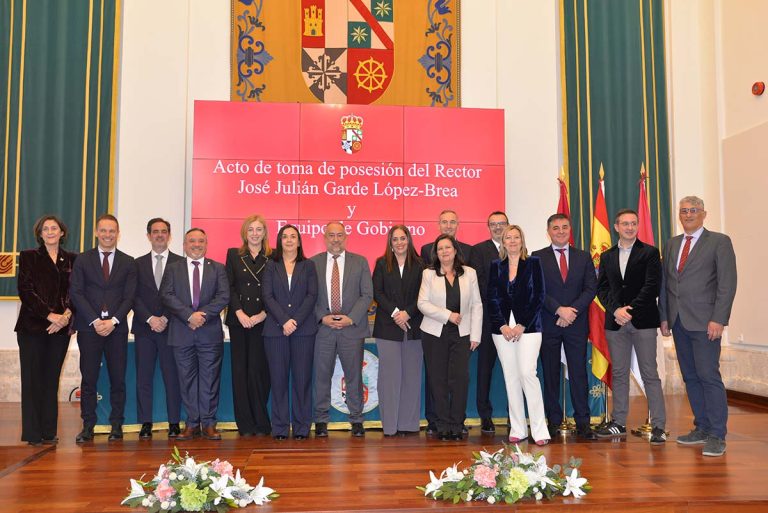 El rector y los miembros del nuevo equipo de Gobierno de la UCLM toman posesión de sus cargos