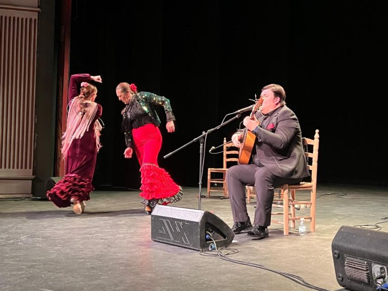 El cantaor y guitarrista daimieleño cautivó al público de Almagro con su espectáculo «Flamenco vivo en Navidad»