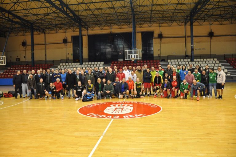 Jornada mágica en el I Torneo de Navidad de Baloncesto para Jugadores Veteranos