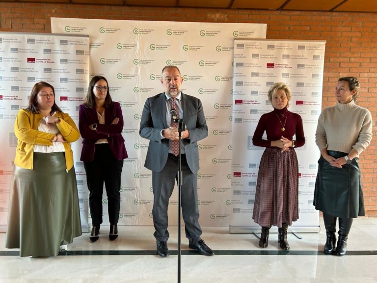 La UCLM y la Asociación Española contra el Cáncer crean una cátedra dirigida a “humanizar” la atención oncológica