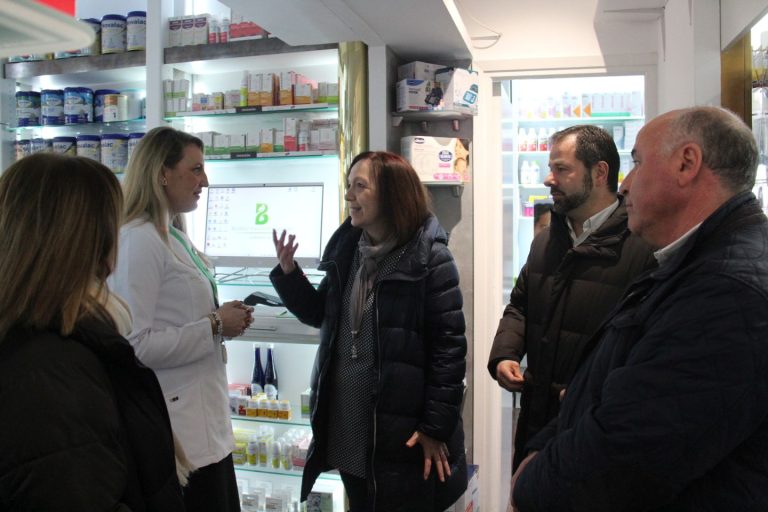 La alcazareña Beatriz Ramírez se convierte en la titular de la clásica Farmacia de la Avenida de la Constitución